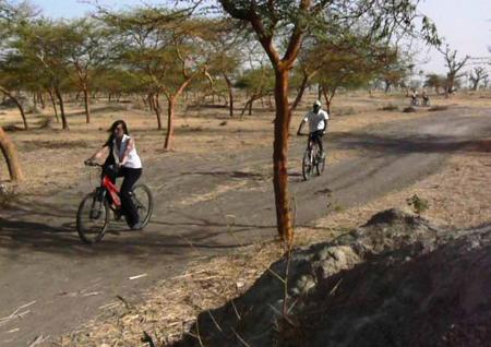 V&eacute;lo dans la brousse 